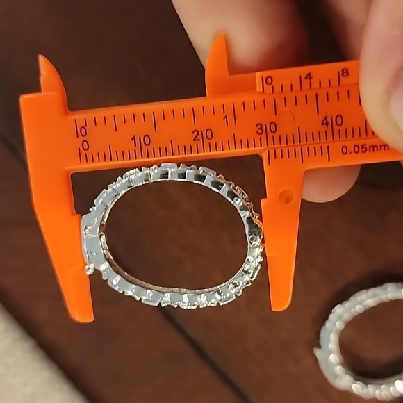 Elegant Silver Hoop  for pictures (5) - Picture 3 of 3